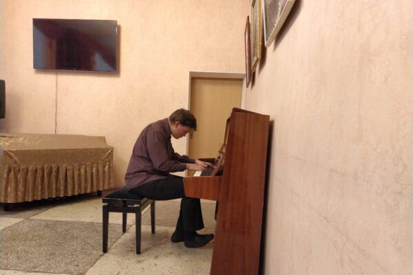 Вячеслав Ермолаев – скрипка и рояль